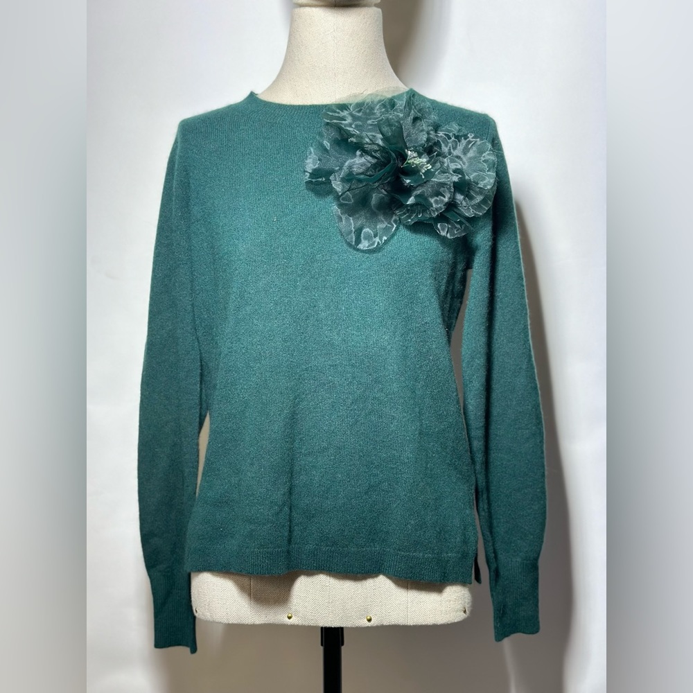 New J. Crew Cashmere Crewneck With embellished Flower Green!!!